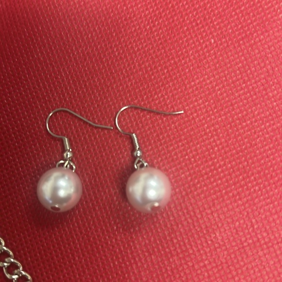 Silver and pearl jewelry match set - Picture 2 of 4